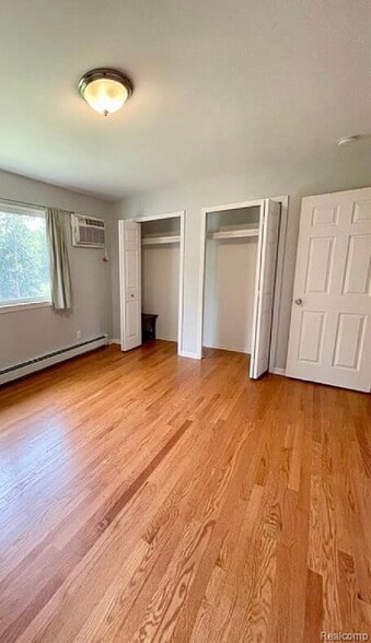 Building Photo - 525 Fairbrook St