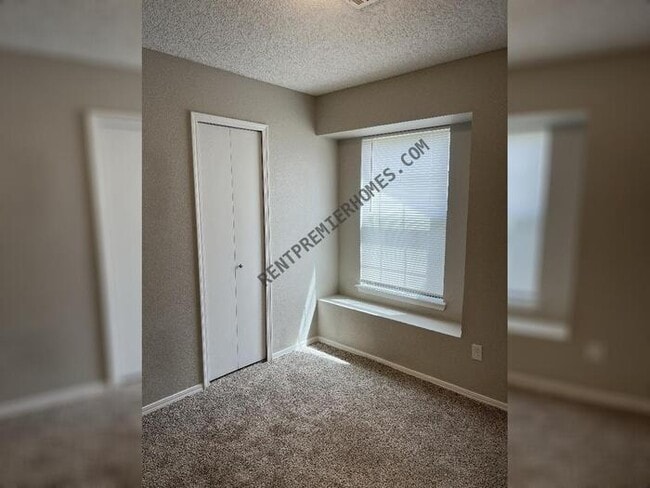 Building Photo - 8113 Cinnamon Teal Dr