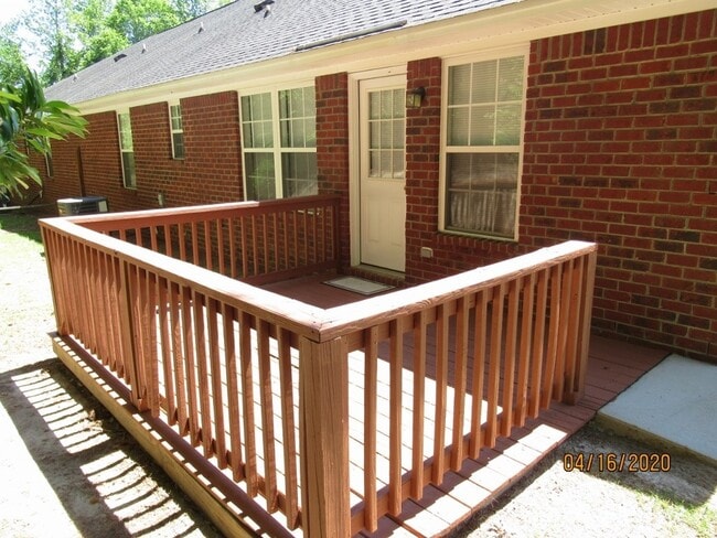 Building Photo - 3760 Beacon Dr