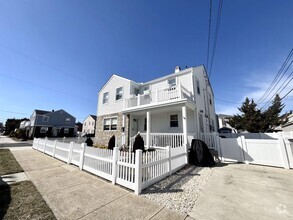 Building Photo - 301 N Harding Ave