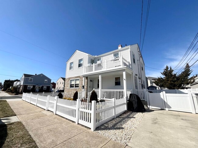 Primary Photo - 301 N Harding Ave