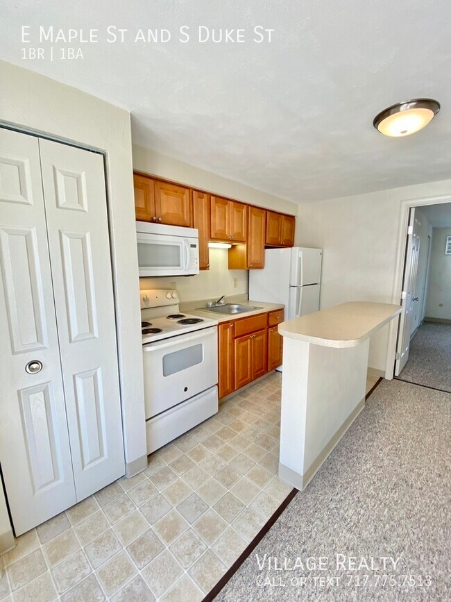 Building Photo - 501 E Maple St