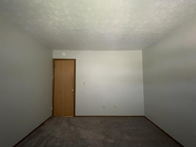 Building Photo - 1028 Belle Valley Dr