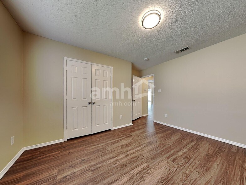 Building Photo - 733 Grandview Ave