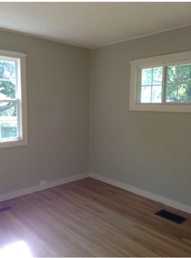 Building Photo - 3 bedroom, 1 bath Ranch - Available August...