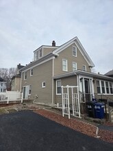 Building Photo - 2-22 Pearl St