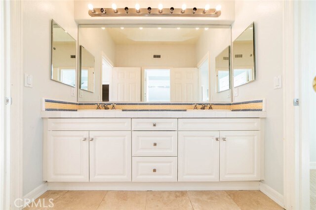 Building Photo - 7 Camellia