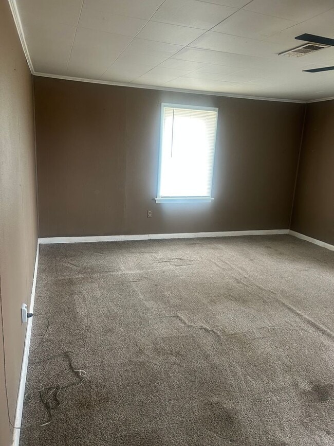 Building Photo - Contact Peggy Goodman 501 676 1758