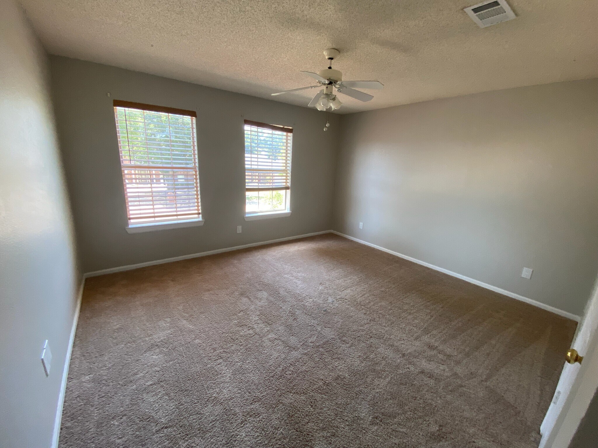 Building Photo - 2848 Ironwood Dr