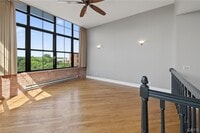 Building Photo - 526 Plum St