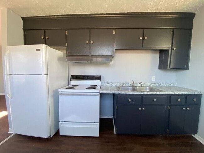 Building Photo - 2 Bed / 1 Bath Apartment on 2nd Ave - Walk Downtown!