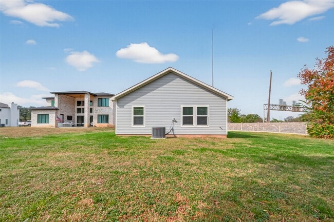 Building Photo - 1009 Niagara St