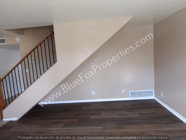 Building Photo - Two Story Townhome, 3 Bed and 1 1/2 Bath