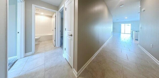 Building Photo - 272 Bergamot Lp