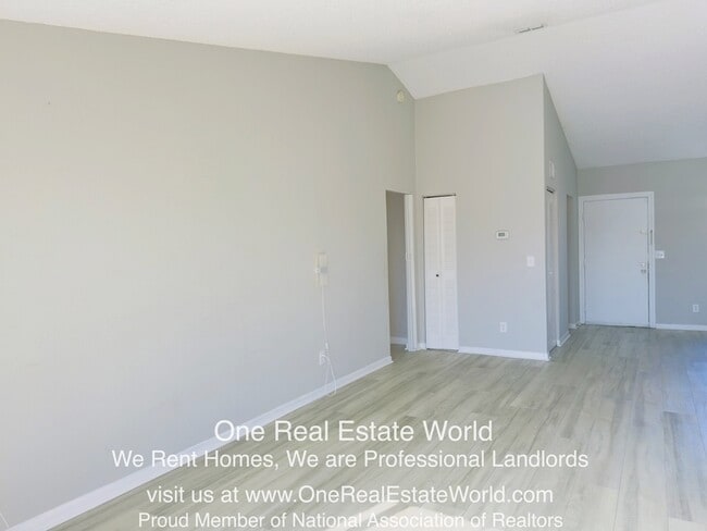 Building Photo - 2504 Woodgate Blvd