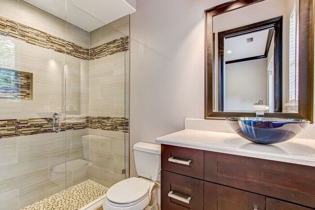 Building Photo - Stunning 5-Bedroom Pool Home on Nearly 2 A...