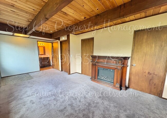Building Photo - Delightful 3 Bed 2 Bath Home With Epic Mou...