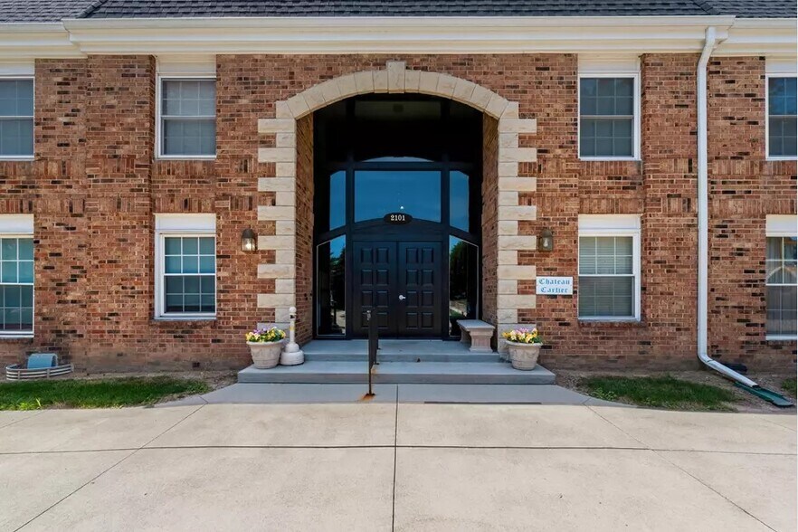 Building Photo - 2101 Chateau Ct