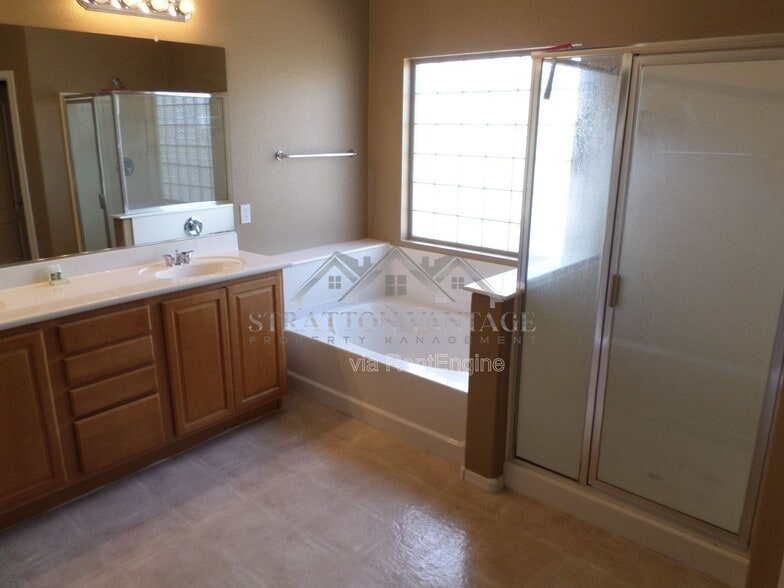 Building Photo - 4078 E Peach Tree Dr