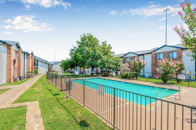 Building Photo - 4600 W Pioneer Dr