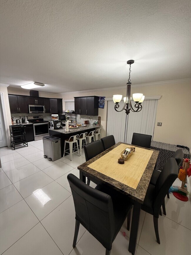 Building Photo - 2504 Ranch Lake Cir