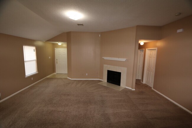 Building Photo - 5911 S Brenwood Dr