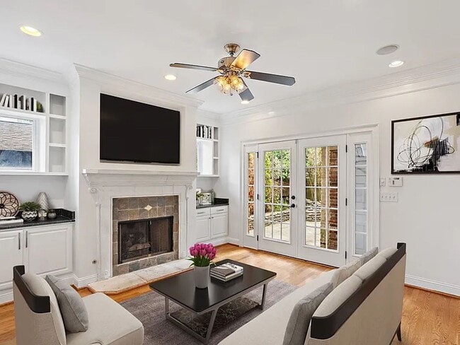 Building Photo - Perfect Brownstone in Sylvan Park near West End