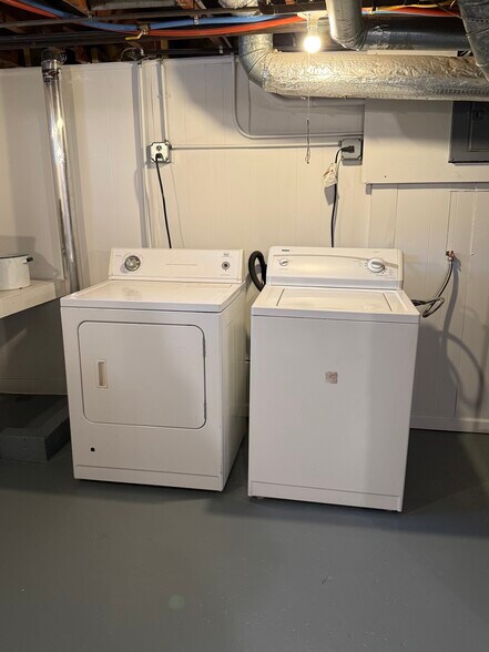 Building Photo - 903 Grandview Ave