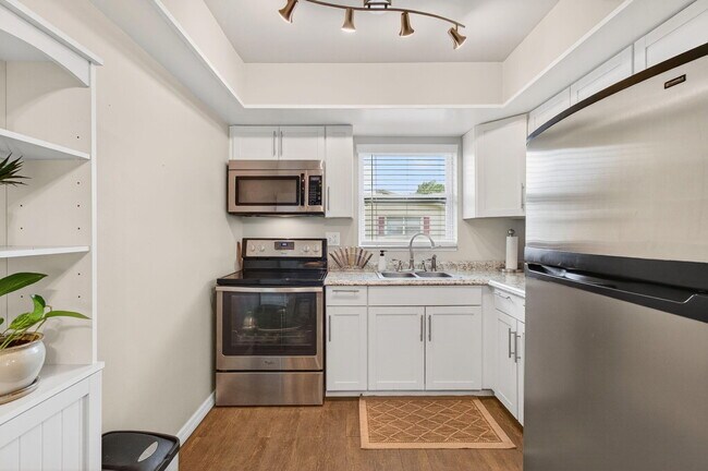 Building Photo - 2661 Barkley Dr W