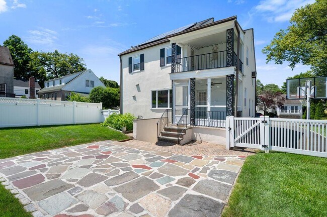 Building Photo - 82 Linden Ave
