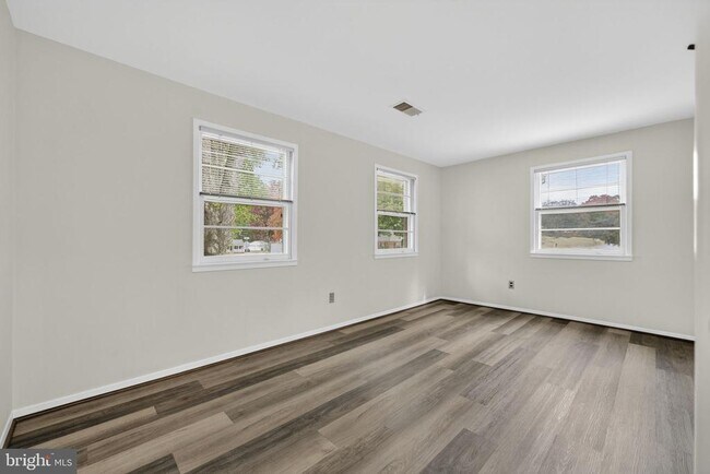 Building Photo - 13719 McGill Dr