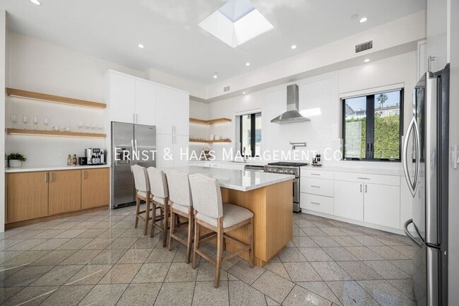 Building Photo - 1724 Bluff Pl