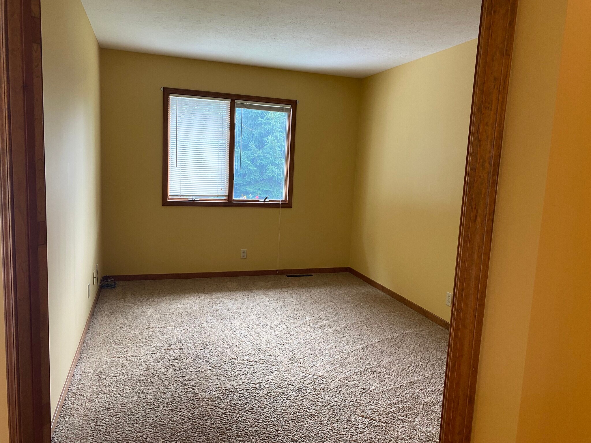 Building Photo - 855 Claremont Ct