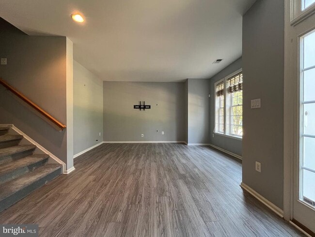Building Photo - 787 Vestal St