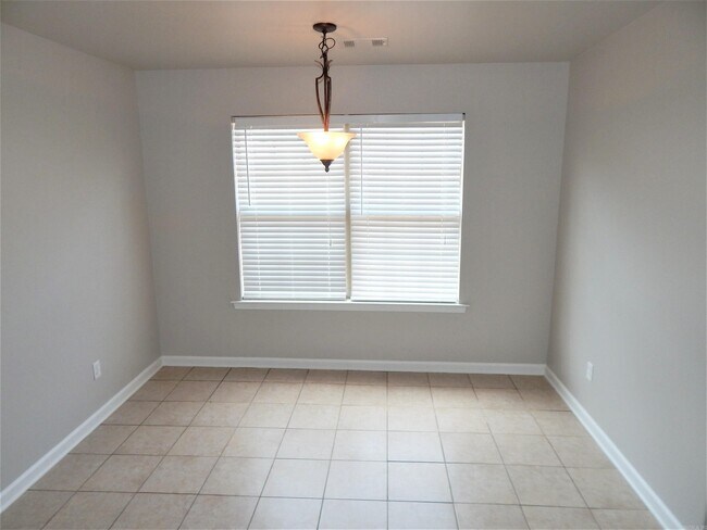 Building Photo - 451 Wisteria Dr