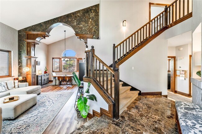 Building Photo - 9248 Evergreen Canyon Dr