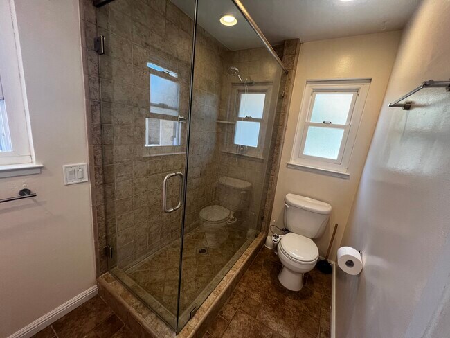 Building Photo - 2260 Crocker Way