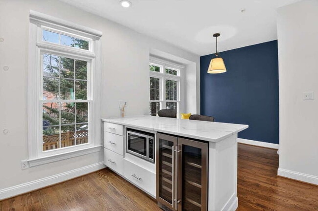 Building Photo - 504 N Thomas St