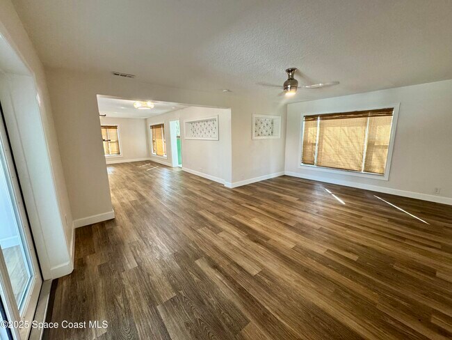 Building Photo - 401 1st Ave