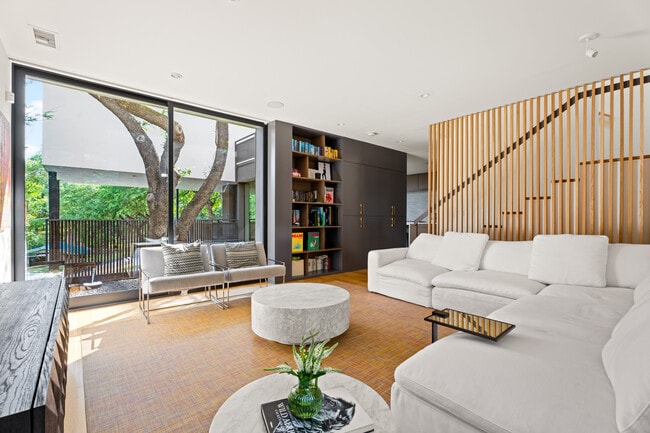 Building Photo - 2210 Westlake Dr