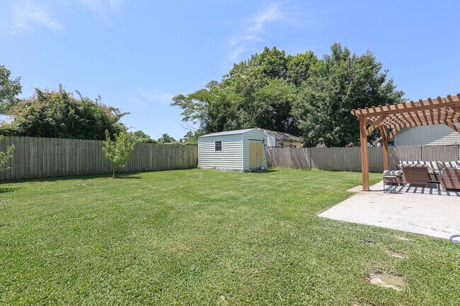 Building Photo - 4 bedroom 3 Bath in Tangelwoods - Fenced in backyard
