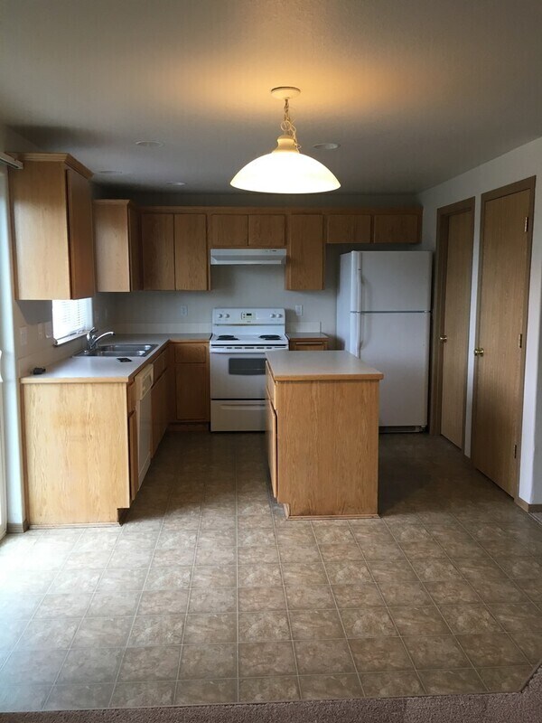 Building Photo - 8619 Overland Ct