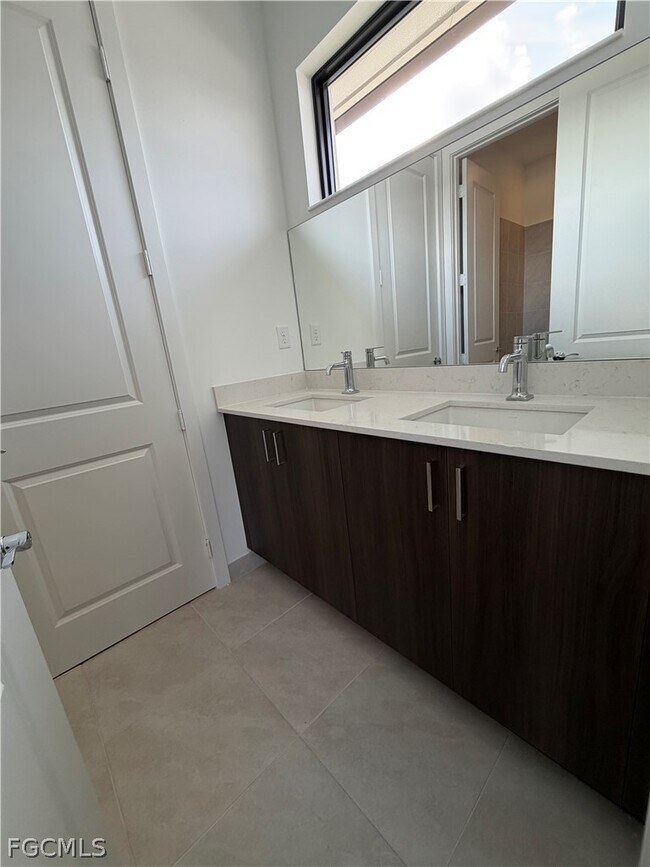 Building Photo - 5166 Julienne Rd