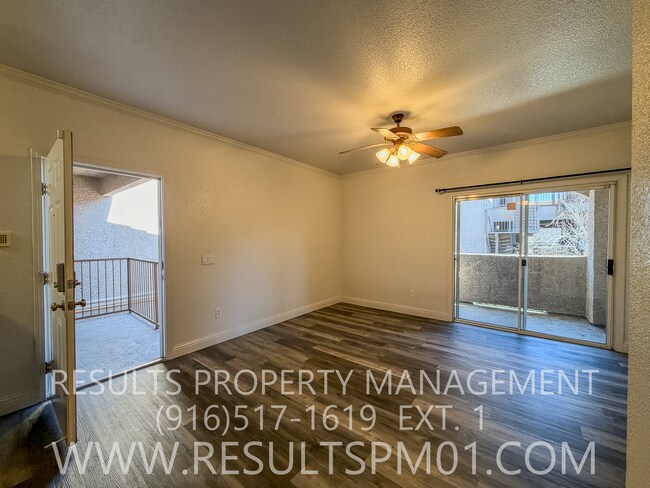 Building Photo - 1 Bed 1 Bath Roseville Condo with Attached Garage