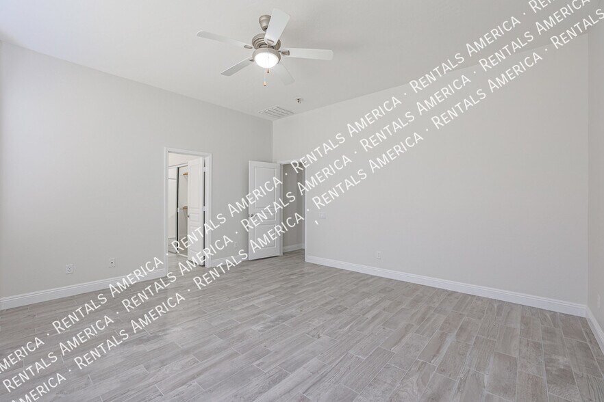 Building Photo - 3050 E Cherry Hills Pl