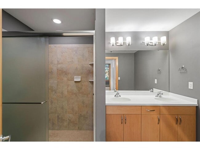 Building Photo - 401 N 2nd St