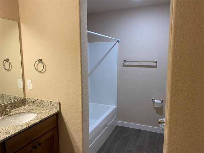 Building Photo - 422 Barbet Dr