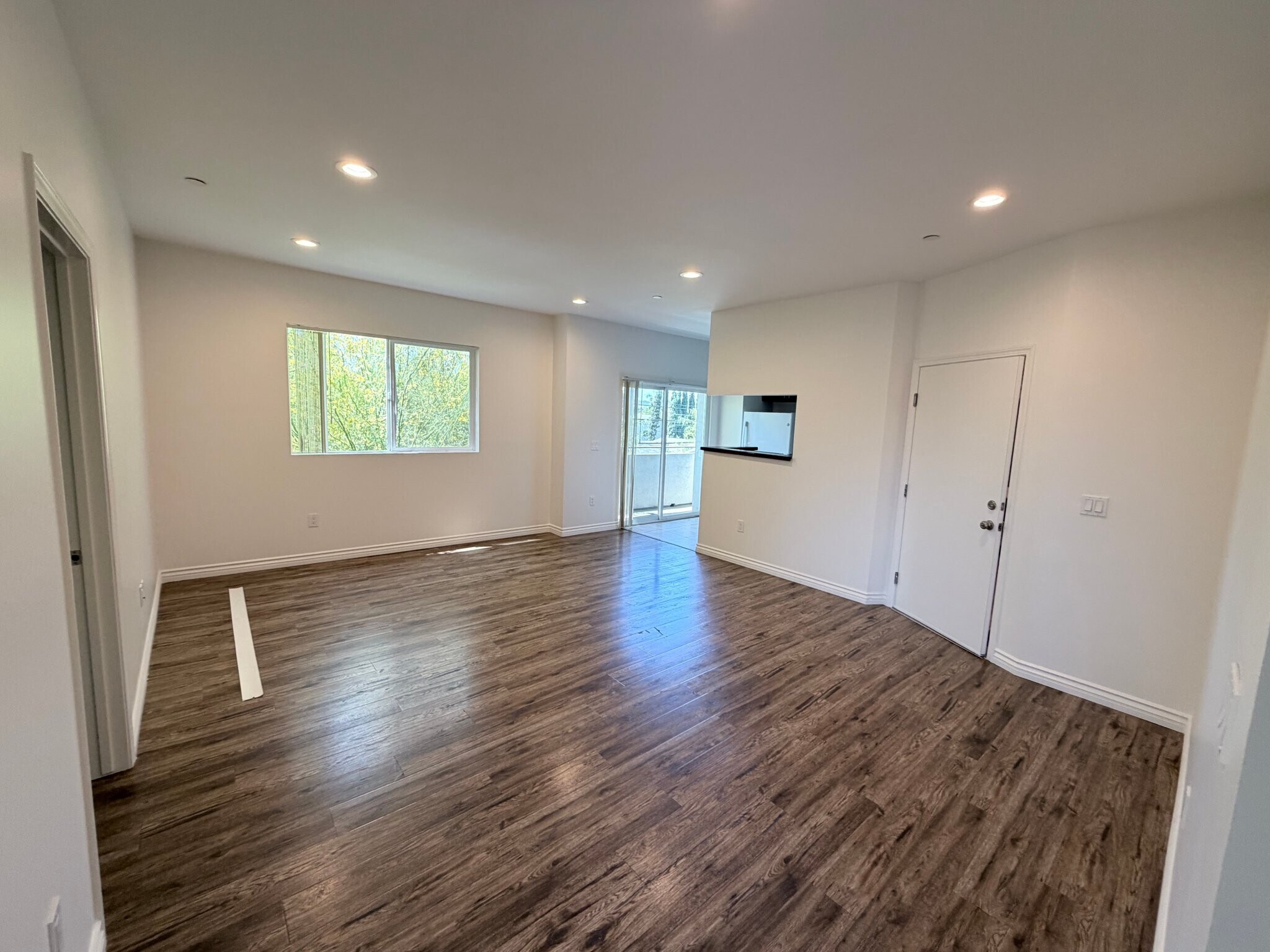 Building Photo - 12405 W Oxnard St
