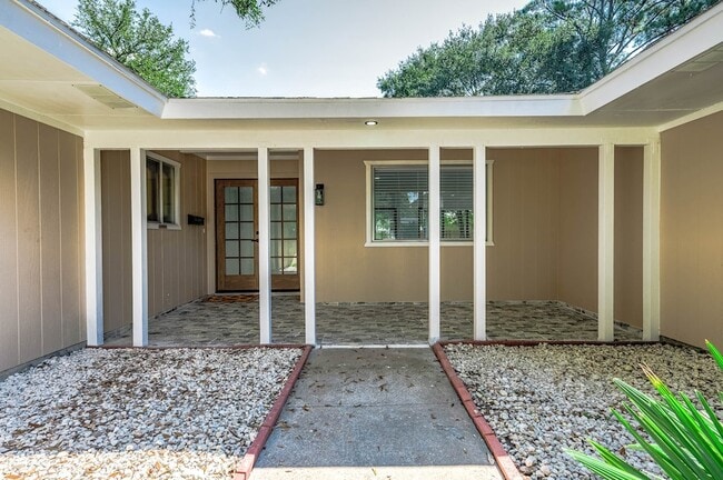 Building Photo - 1616 Redway Ln