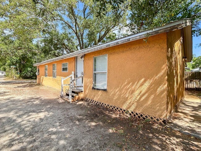 Building Photo - Spacious Tampa Home for Rent | Great Location & Large Yard! 3bed |2bath